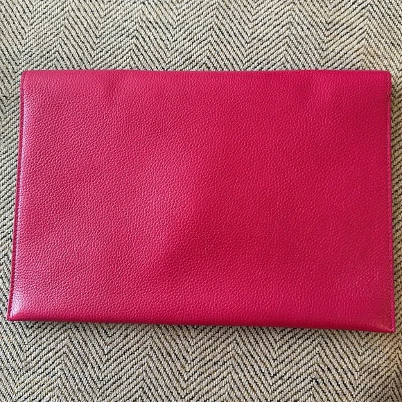 Authentic Alexander McQueenSkull leather clutch
Hot pink Leather - Picture 6 of 6